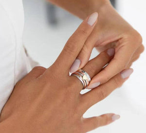 Nette Road - Stripe Heart Shape Fidget Alloy Ring