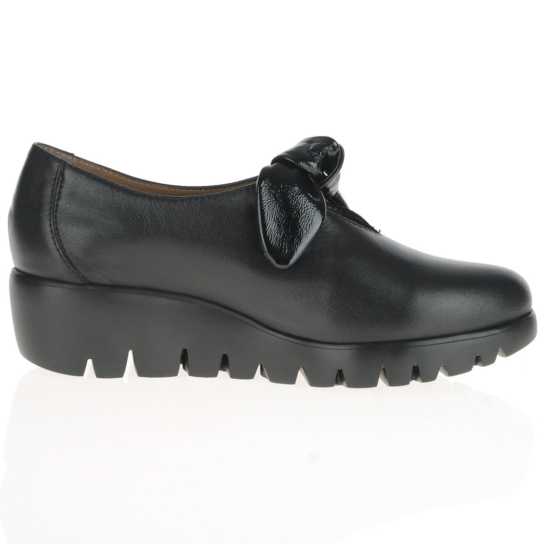 Wonders C-33159 Black Leather Shoe with Bow Detail
