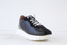 Wonders A-2495 Black Leather with Snake Trainers