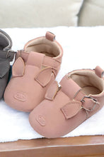 Annie & Charles® leather baby shoes, Pink piglet