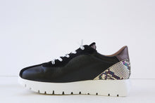 Wonders A-2495 Black Leather with Snake Trainers